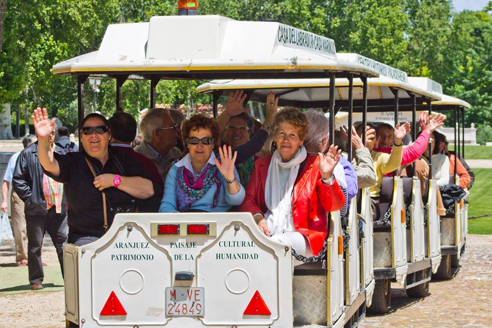 Tren turístico y visita guiada.